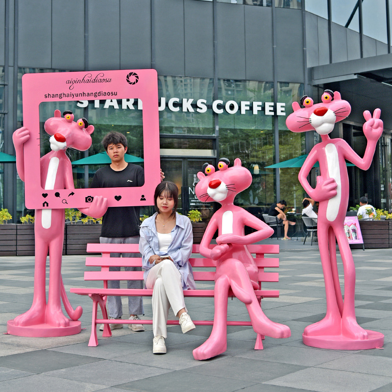 卡通粉红豹雕塑摆件玻璃钢网红户外顽皮豹拍照打卡奶茶店门口装饰
