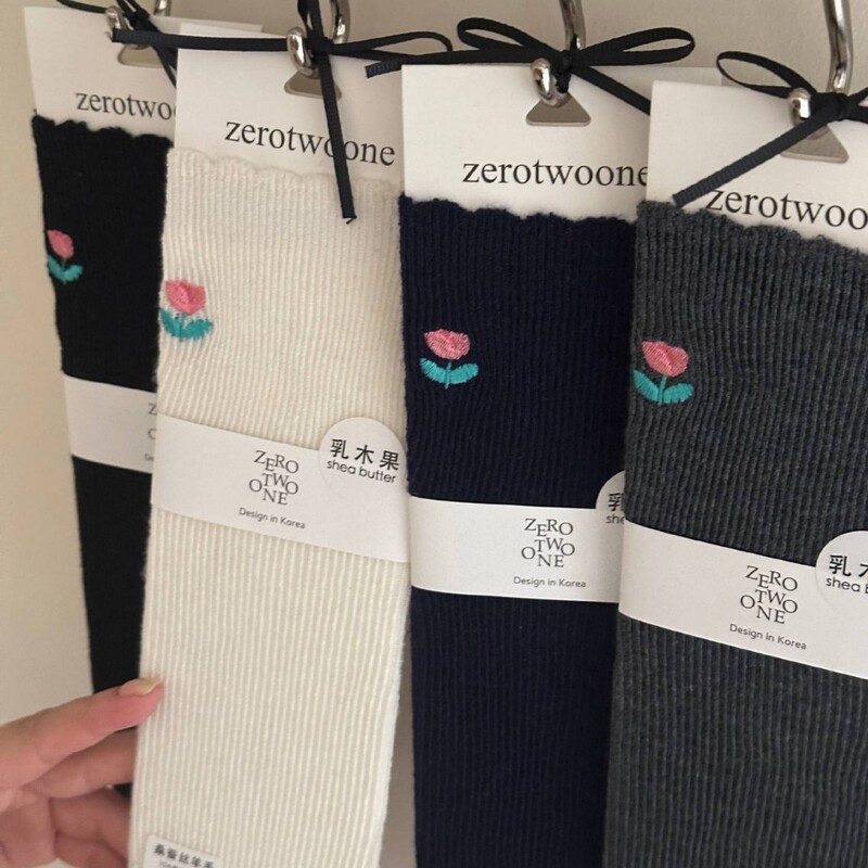 New Style Mulberry Silk and Merino Wool Embroidered Mid-Calf Socks for Women, Autumn and Winter Korean Style Socks, Soft and Warm Slouch Socks for Women
