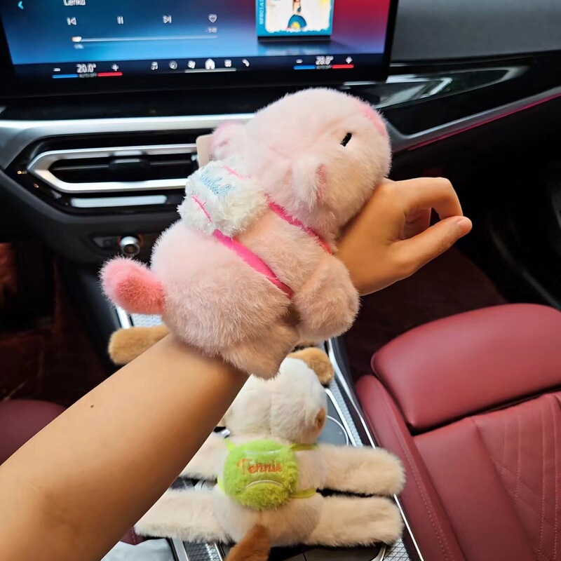 現物のカピバラのぬいぐるみのぬいぐるみの水のモルモットのブレスレットのカピバラのしっぽはパチパチと回転します。|undefined