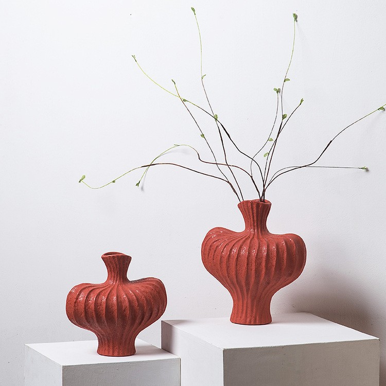 リビングルームの置物は軽くて豪華で高級な雰囲気のお酒棚の装飾品です。