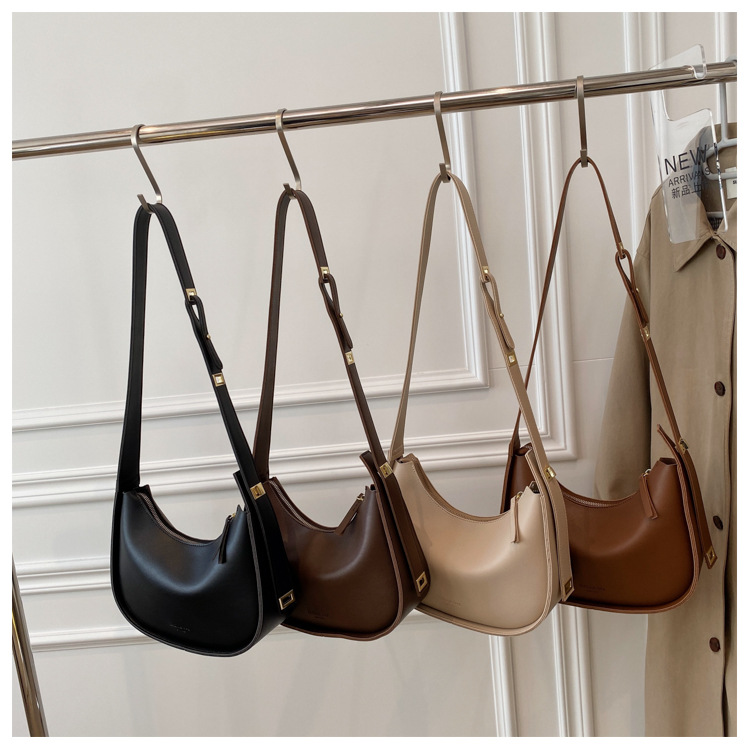 2023 neue Luxustasche Vielseitige Damentasche Winter Retro Umhängetasche Fashion Net Rot Breiter Schultergurt Umhängetasche_voghion.com