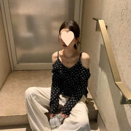 黑色波点一字肩长袖衬衫女春季2025新款小心机露肩别致小众上衣潮