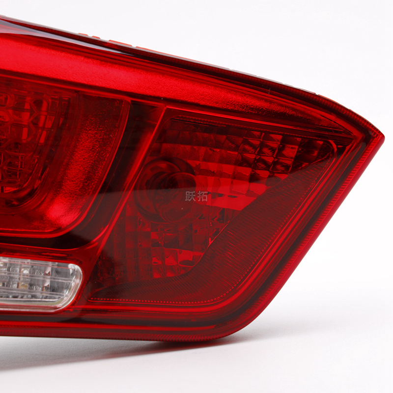 Suitable for Kia Freddy taillight assembly 09101112 new and old Freddy rear taillight brake lampshade 1316