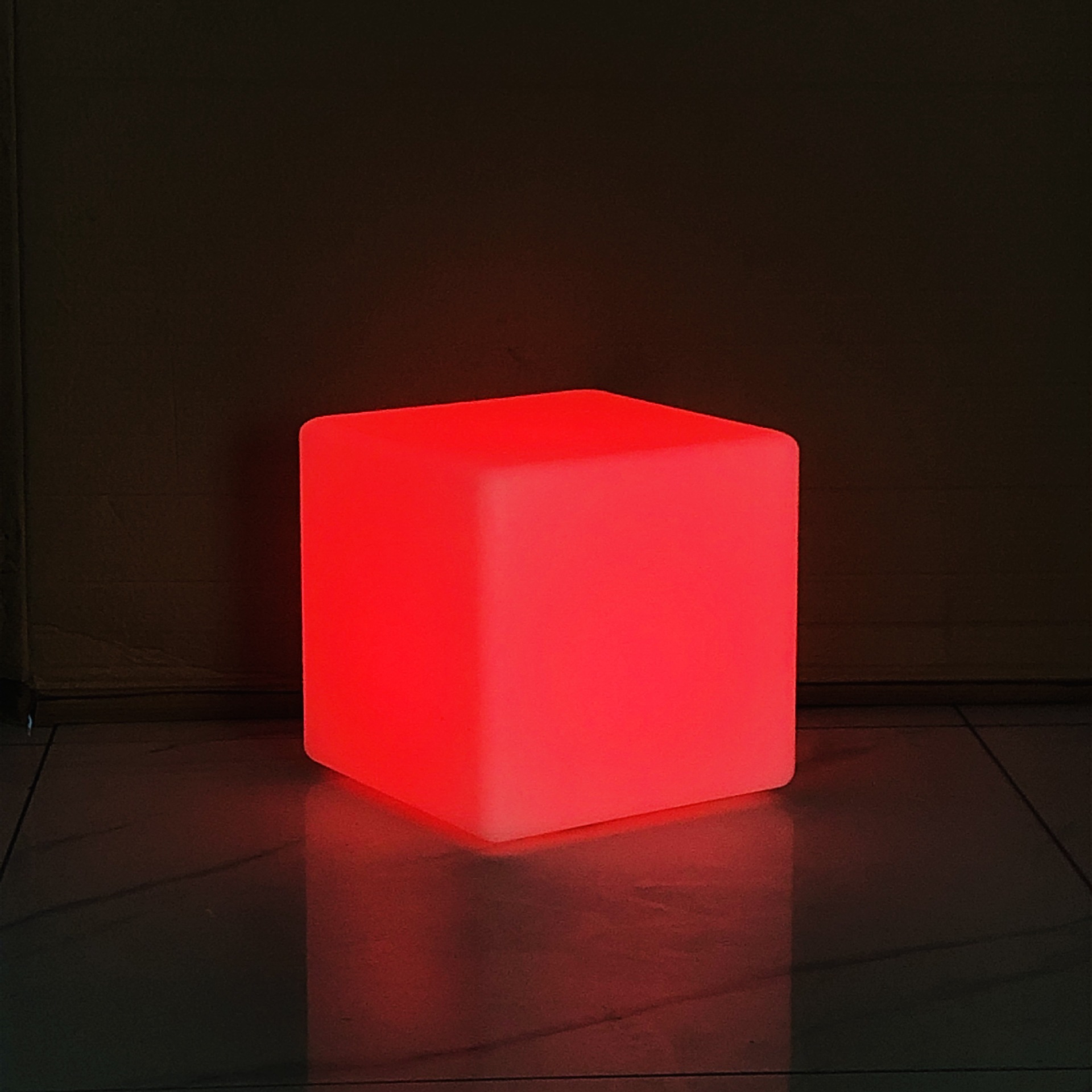 Transfronterizo LED iluminante taburete cubico decoración muebles de patio al aire libre impermeable KTV colorido taburete cuadrado recargable