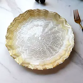 酒杯;玻璃杯;盘