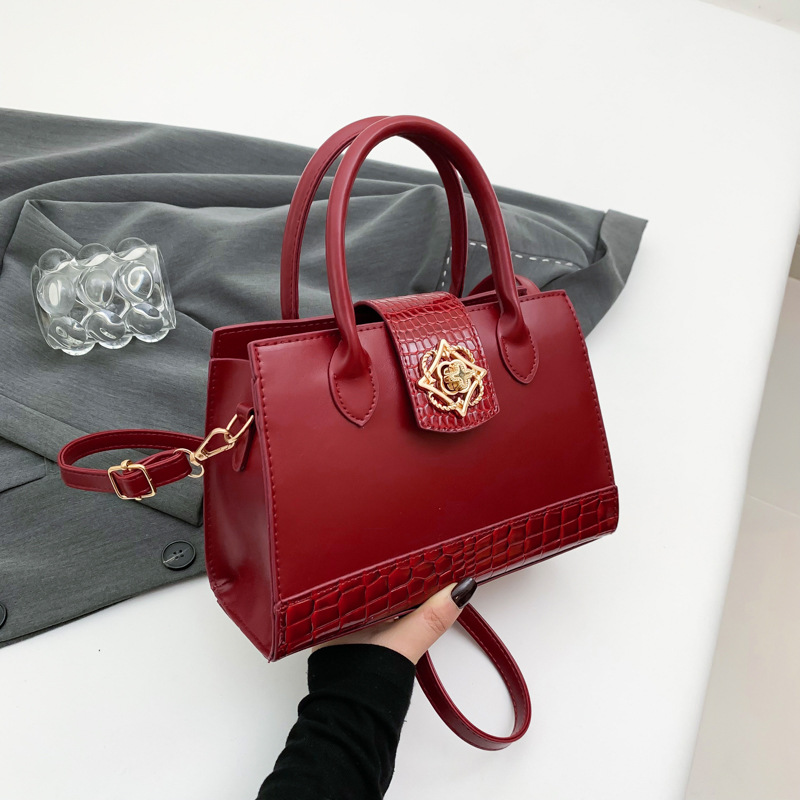 Niche Zhong lujo ligero de alto nivel sensación de invierno 2024 nuevo estilo de moda de gran capacidad de patrón de cocodrilo versátil mochila de viaje