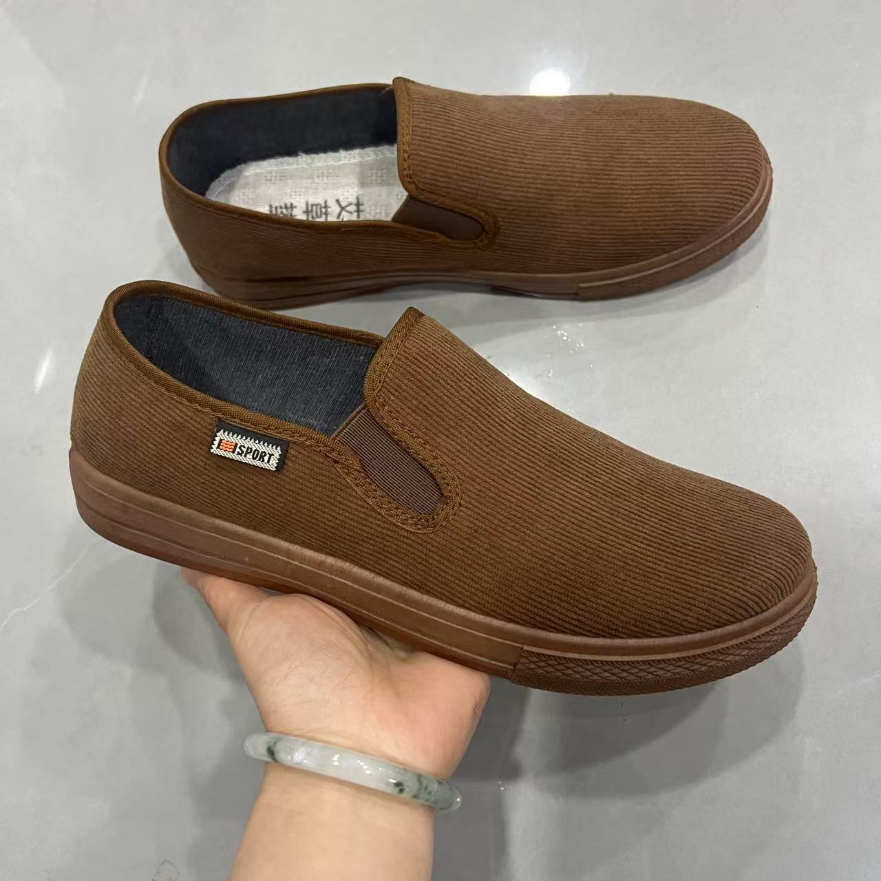 Zapatos de tela viejos de Beijing, pana, zapatos de papá de mediana edad y ancianos, zapatos de cocina, ropa de trabajo, zapatos individuales, zapatos casuales al por mayor para hombres