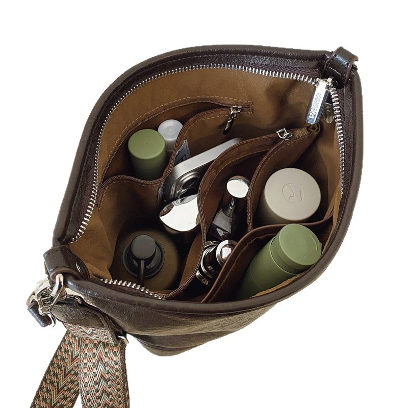 Bolso de cuero suave retro transfronterizo para mujeres otoño / invierno 2025, nuevo estilo universal bolso de hombro de brazo, bolso de cubo de transporte casual