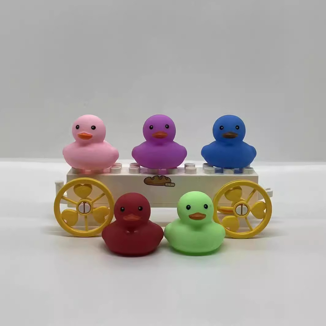 ミニカラーのアヒルの子供の赤ちゃんのつまみは、ゴムと呼ばれています。