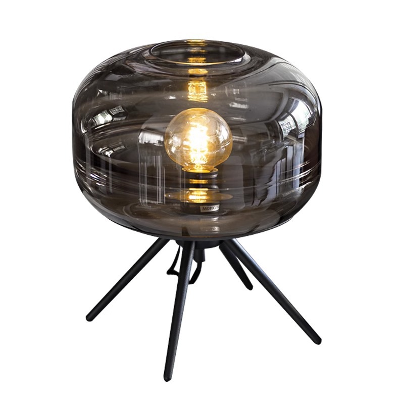 Lámpara de mesa de estudio creativa minimalista posmoderna de fábrica, modelo de diseñador de lujo ligero, lámpara de mesa de decoración de oficina