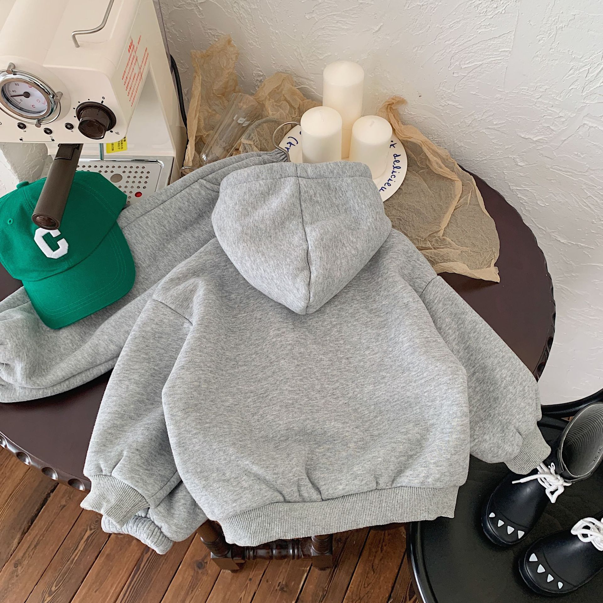Kinder 2023 Bangcheng Winter Edition Koreanische Jungen-Mädchen-Pizza-Kapuzen- und Samtpullover-Zweiteiler_voghion.com
