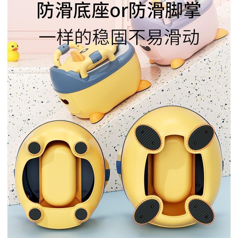 子供用便器と便器の女の赤ちゃん、男の子、幼児用便器と便器のおしっこ、家庭用の大きいサイズです。|undefined