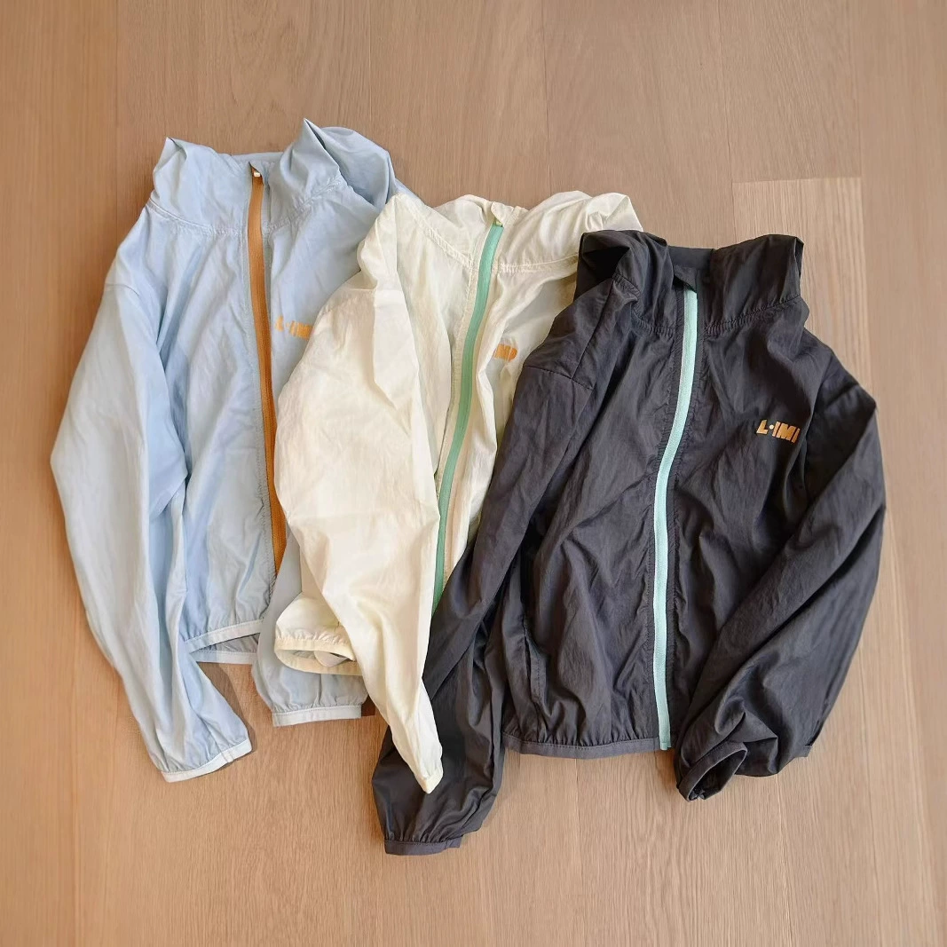 В наличии лето 2025 мужские и женские детские легкие как крылья цикады тонкие прохладные дышащие солнцезащитные кожаные куртки с капюшоном