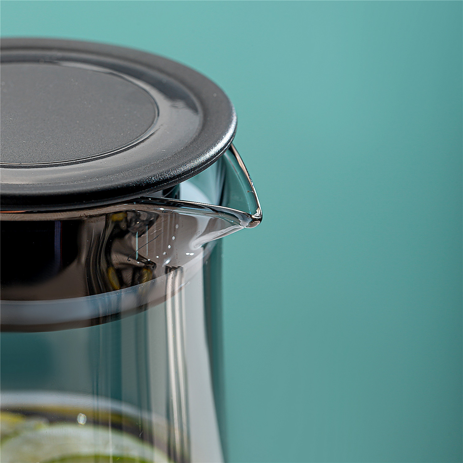 Glass teapot