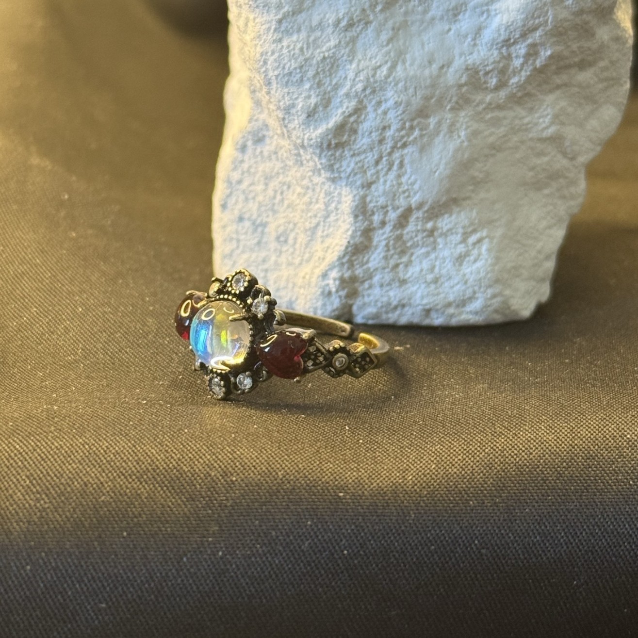Natural Crystal And Gemstone Charm For Positive Energy And Luck_voghion.com