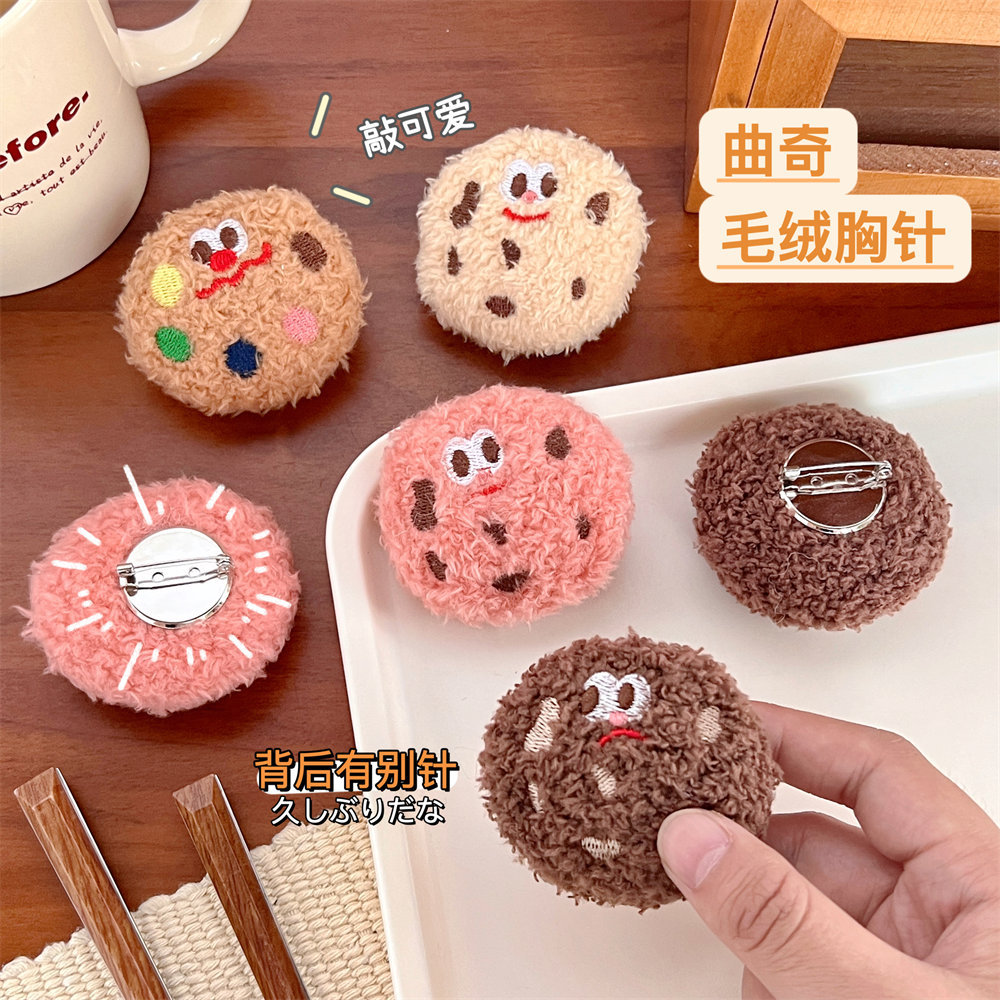 Nueva creativo galleta broche accesorios desgaste Pequeño Libro Rojo chica corazón lindo divertido comida muñeca