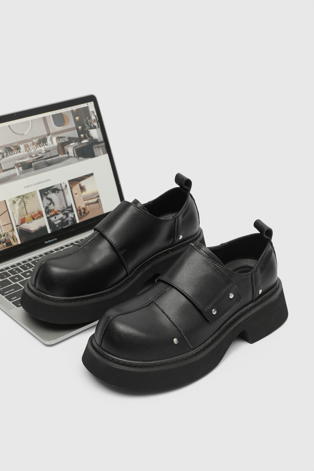 ShoeVault Printemps 2025 Nouvelle Niche Derby à semelle épaisse rehaussante pour hommes avec design surélevé, bout large, style business tendance pour hommes_voghion.com