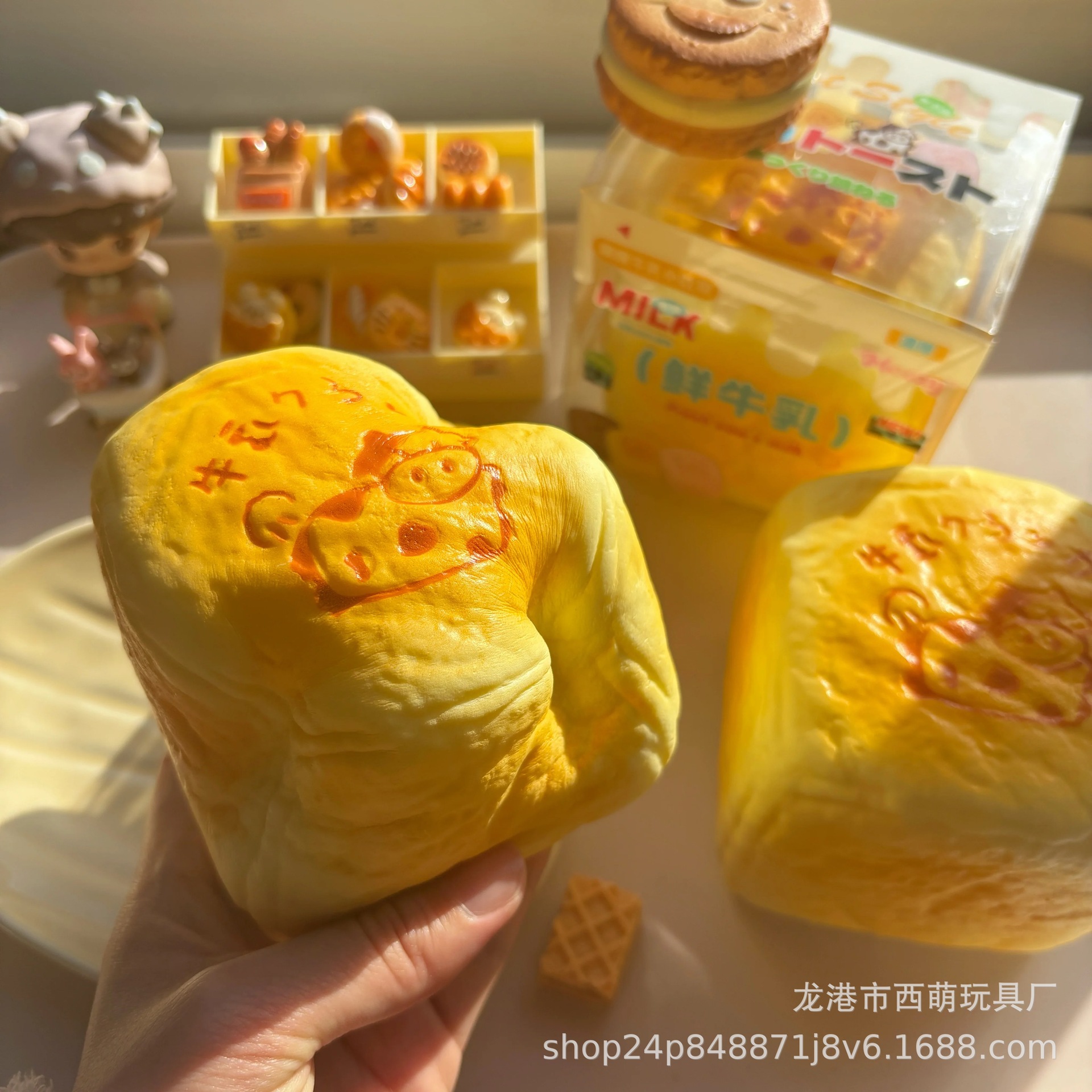 Juguetes de rebote lento, madera, leche, tostada, simulación de pan, pellizco, pellizco, ventilación, alivio de la presión, comida, jugando con squishy image 3