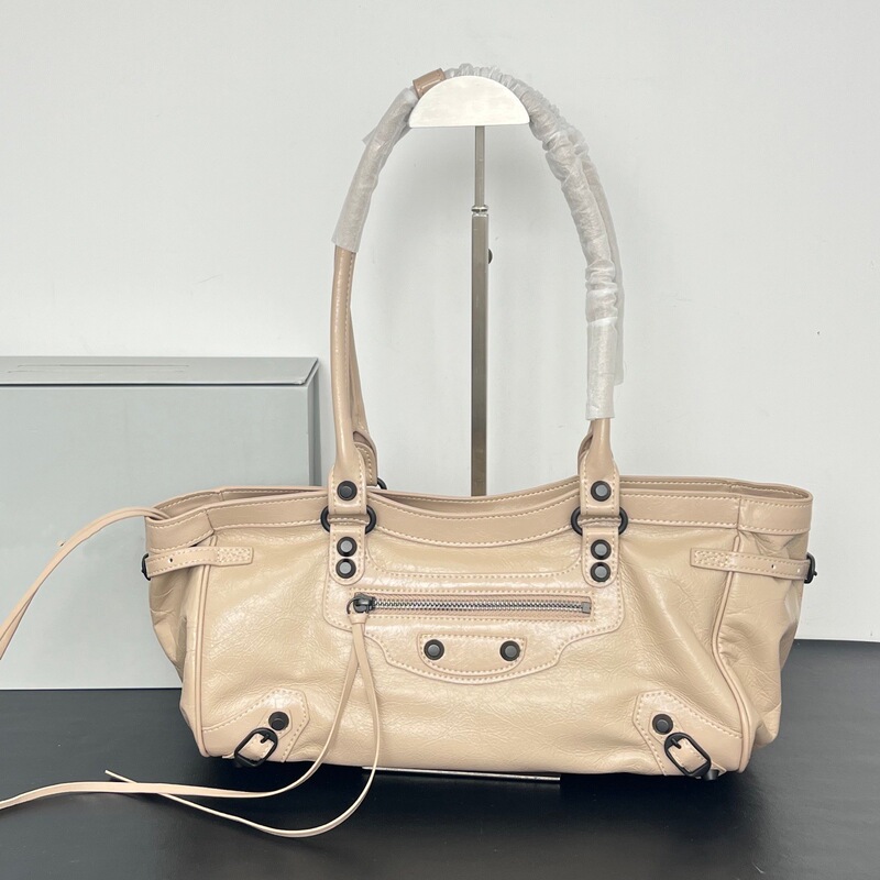 Cross-border Paris brand Le City horizontal motorcycle bag, trendy and cool style, single shoulder handbag, large capacity genuine leather tote bag Cross-border Paris brand Le City horizontal motorcycle bag, trendy and cool style, single shoulder handbag, large capacity genuine leather tote bag