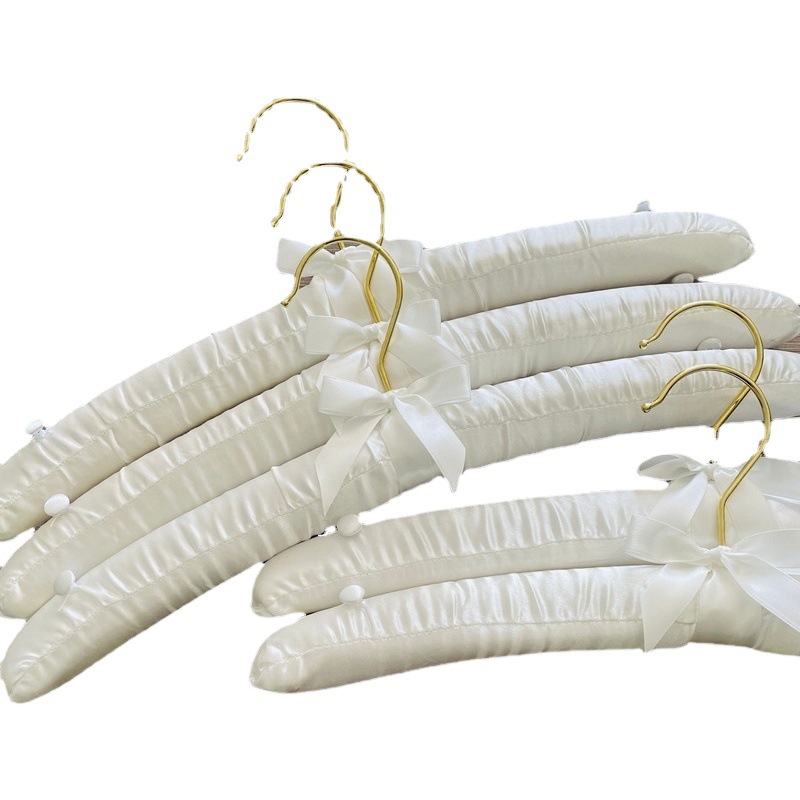 Bolsa de comercio exterior percha de tela esponja tela de seda de satén ropa soporte colgante gancho de oro ropa costura botón antideslizante
