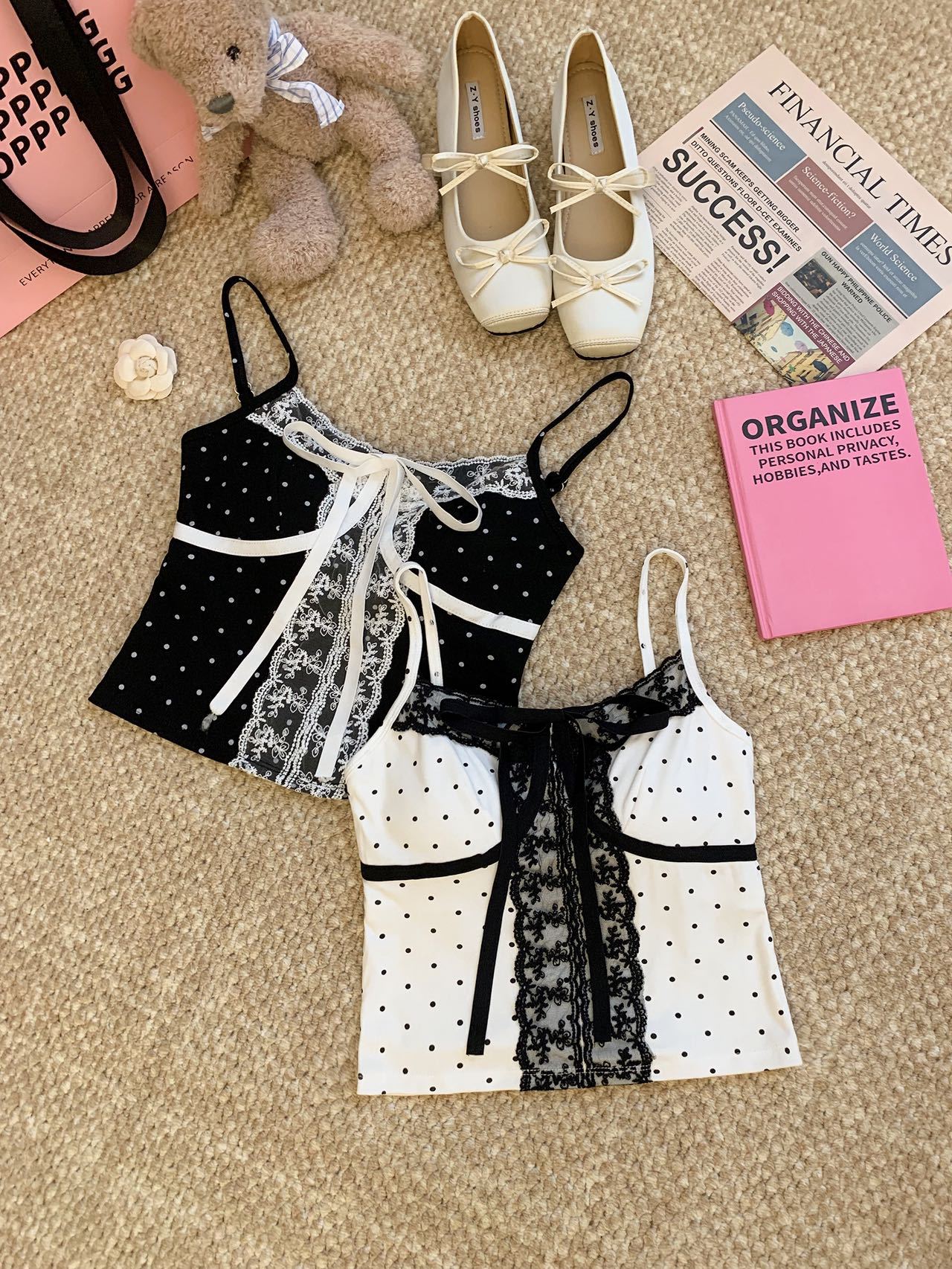 66023 #2025 verano nuevo sexy chica con cojín de pecho ondulado punto de encaje empalmado eslingas corta camisa mujer