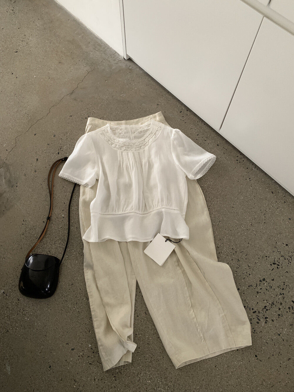 Áo sơ mi nữ tay ngắn phối ren cổ điển chất liệu tơ tằm linen — trắng ngà chi tiết 11
