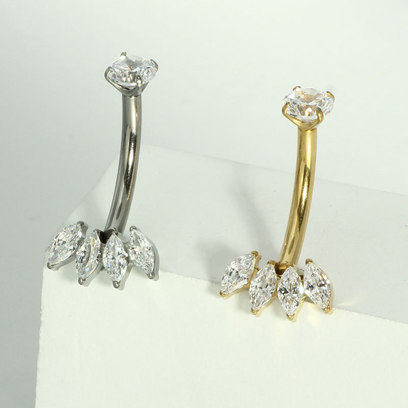 16G labret stud size and finish detail