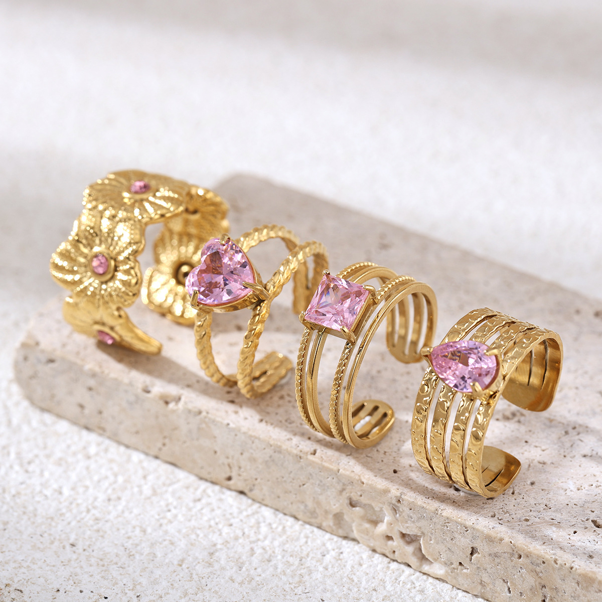 Anillo de acero inoxidable de alta calidad ligero y lujoso, anillo de zircon rosa pálido incrustado en titanio para mujeres no se desvanece