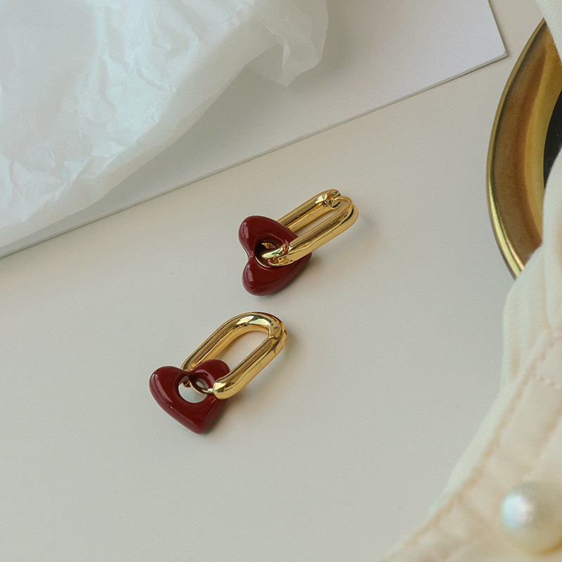 2021 New Metal Texture Red Bean Color Light Luxury French Retro Red Heart Ear Buckle Wholesale display picture 9