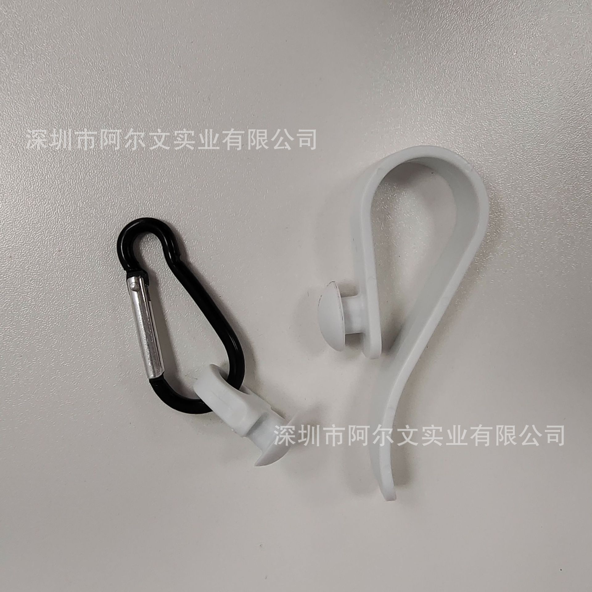 흰색 후크 + 흰색 버섯 머리 + 카라비너