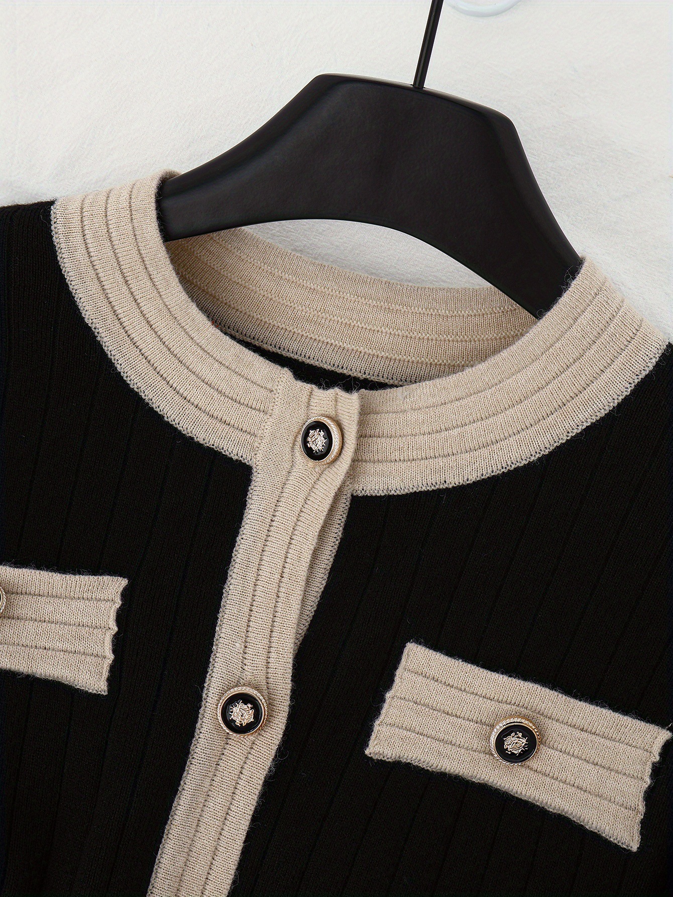 Completo elegante con maglione lavorato a maglia e gonna lunga tinta unita – Top a maniche lunghe color-block con gonna fluida_voghion.com