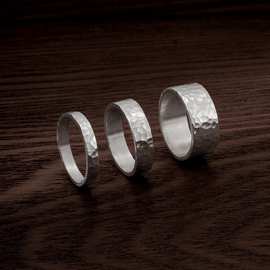 S999足银手工锤纹戒指男闭口个性食指情侣对戒女素圈银指环尾戒