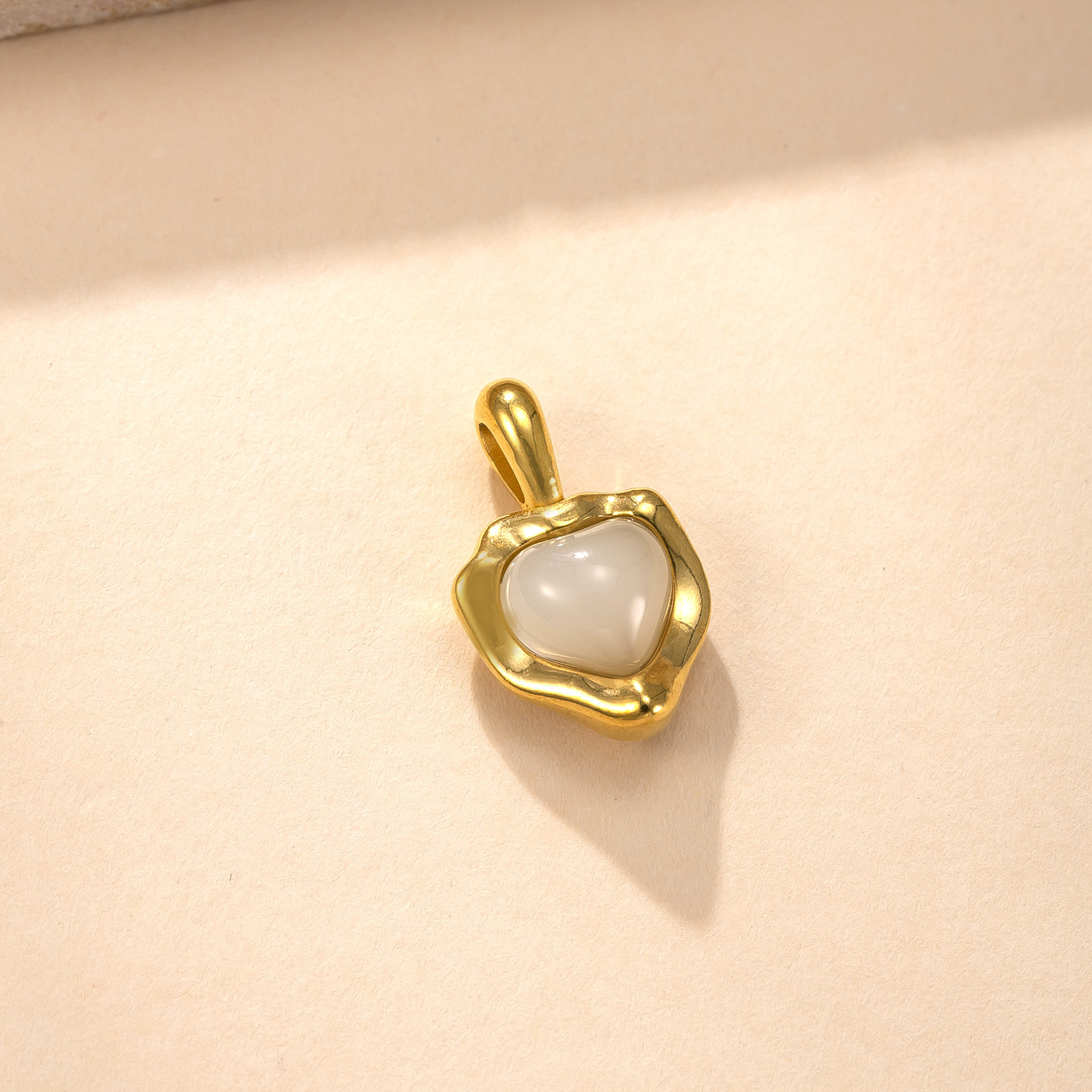 Colgante único moda transfronteriza joyería de acero inoxidable amor collar de piedra natural lujo ligero fábrica de accesorios de joyería de bricolaje simple