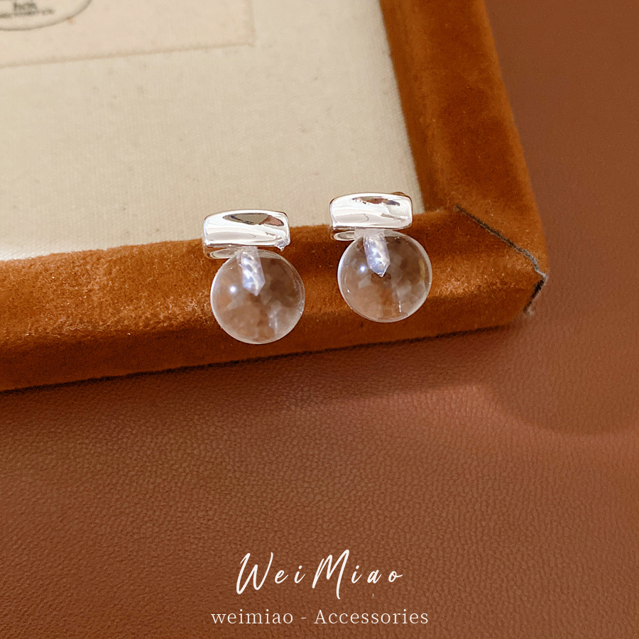 Aguja de plata resina aretes redondos minimalistas estilo diario viaje versátil pendientes ligeros de lujo alta sensación auriculares al por mayor