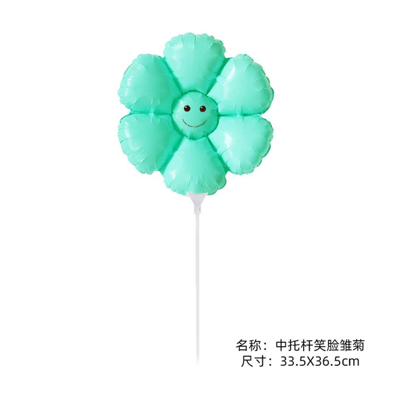 太陽の花の笑顔の花の風船は手を持って小さいデイジーの露店を持ってひまわりのアルミニウムの膜を押して空の卸売りの花を漂っています。|undefined