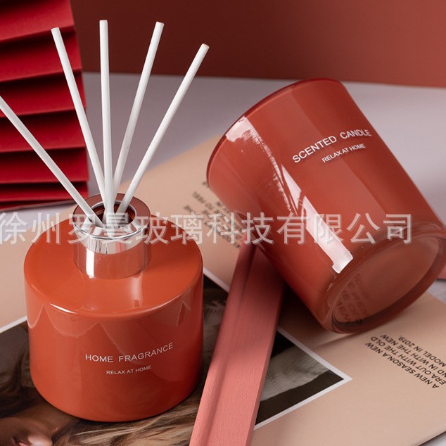 En stock al por mayor 100mL boca de tornillo de gama alta botella de aromaterapia cilíndrica sin fuego botella vacía avanzada botella de aromaterapia montada en el automóvil con tapa