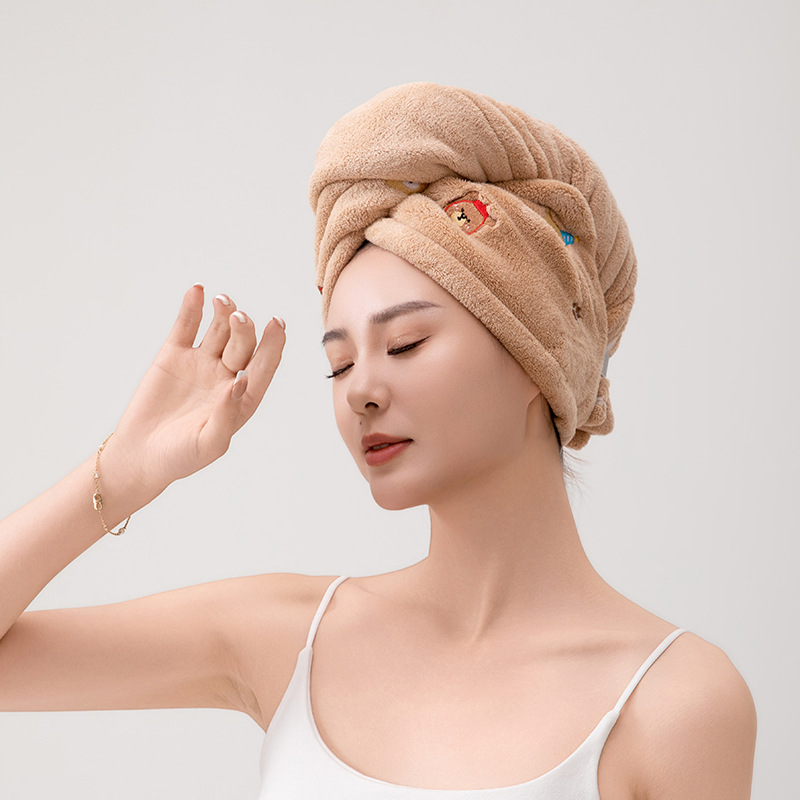 Pile di corallo spesso con ricamo a cartoni animati, berretto triangolare con orsetto carino per donna, asciugamano assorbente per asciugare i capelli (vendita all'ingrosso)_voghion.com