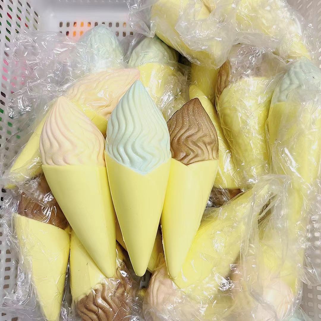 무작위 1 색 대형 아이스크림 느린 리바운드