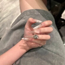 ���ֹ������ױ�͸���Ƕ�荚��|�߼��м����@��ins�Շ����������N