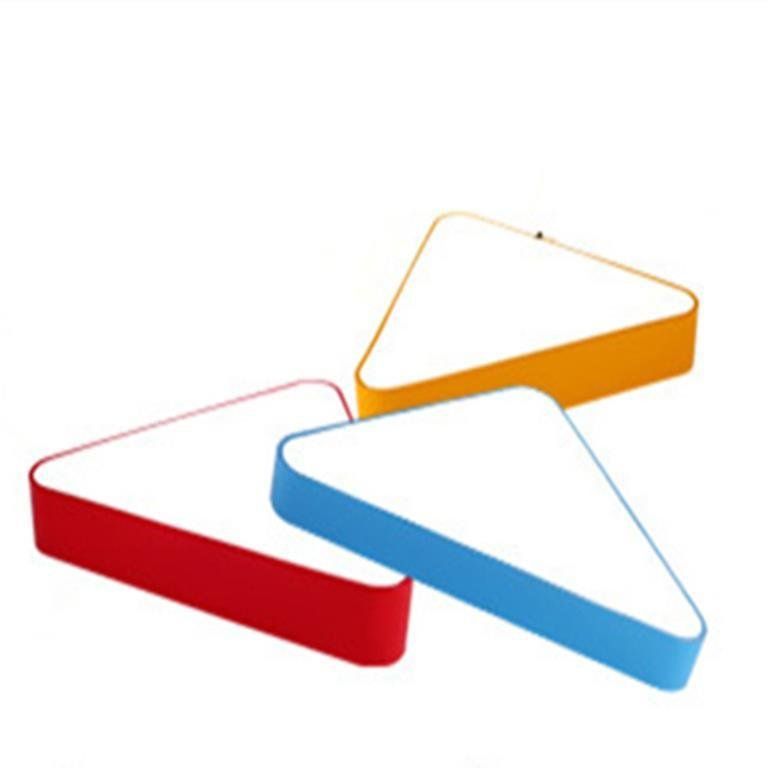 Jardín de infantes lámpara de techo LED triángulo sólido sala de aula institución de capacitación de educación temprana creativa color lámpara de forma especial