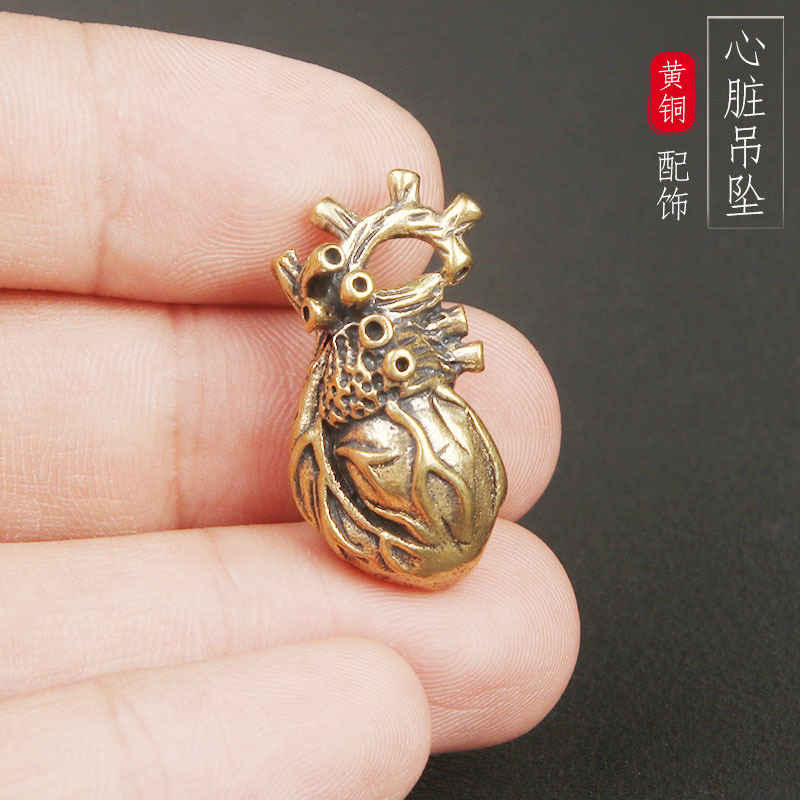 Brass Heart Pendant Vintage Heart-Shaped Ornament Keychain Hanging Decoration Violent Aesthetics Copper Sculpture Crafts Handmade Accessories Brass Heart Pendant Vintage Heart-Shaped Ornament Keychain Hanging Decoration Violent Aesthetics Copper Sculpture Crafts Handmade Accessories