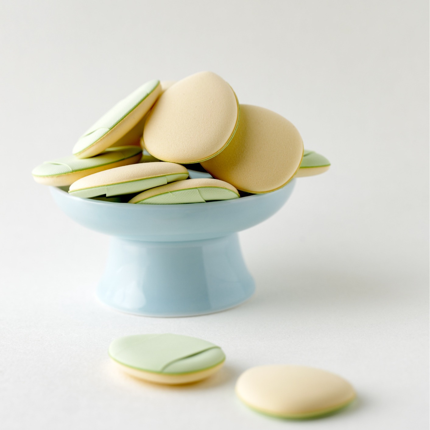 Factory Direct Sales Dry and Wet Dual-Use Makeup Concealer Small Pointed Water Drop Thumb Cushion Finger Puff Fingertip Puff