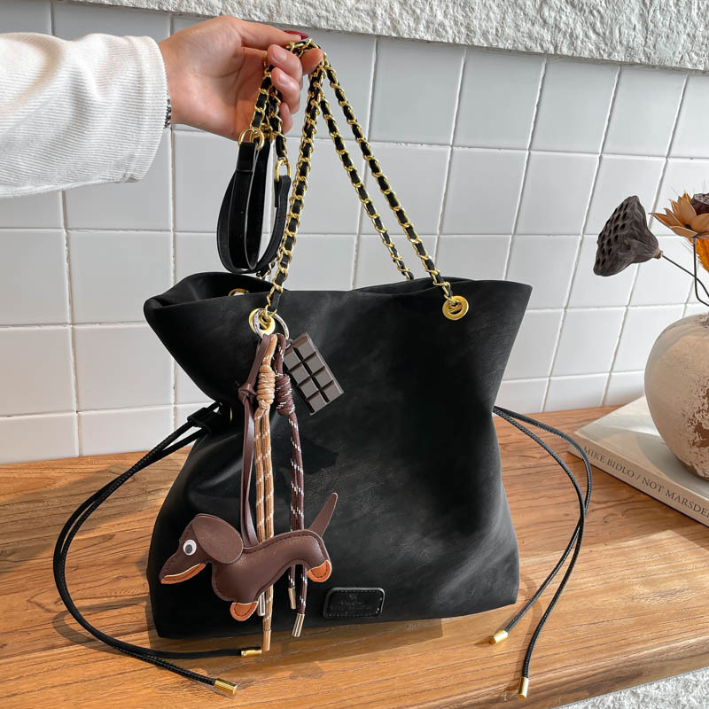 Bolsa de cubo de hombro de seda de alta calidad, bolso de cadena de estilo exterior, bolso para mujeres 2025 nuevo bolso de mochila