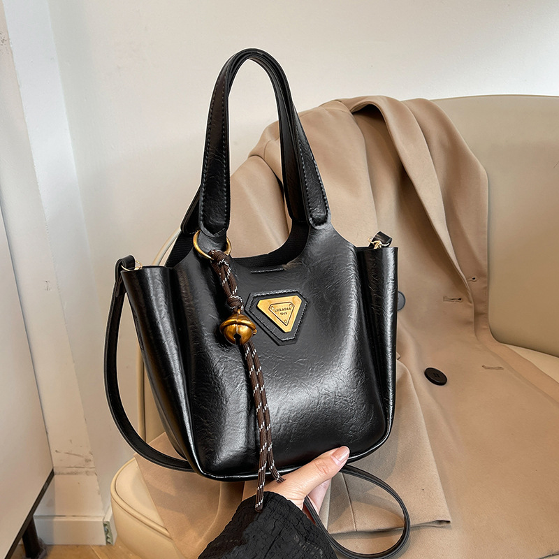 Bolso de cubo de mujer 2024 nuevo otoño invierno bolso retro de mano de viaje versátil bolso de hombro de mujer bolso de cubo de mujer