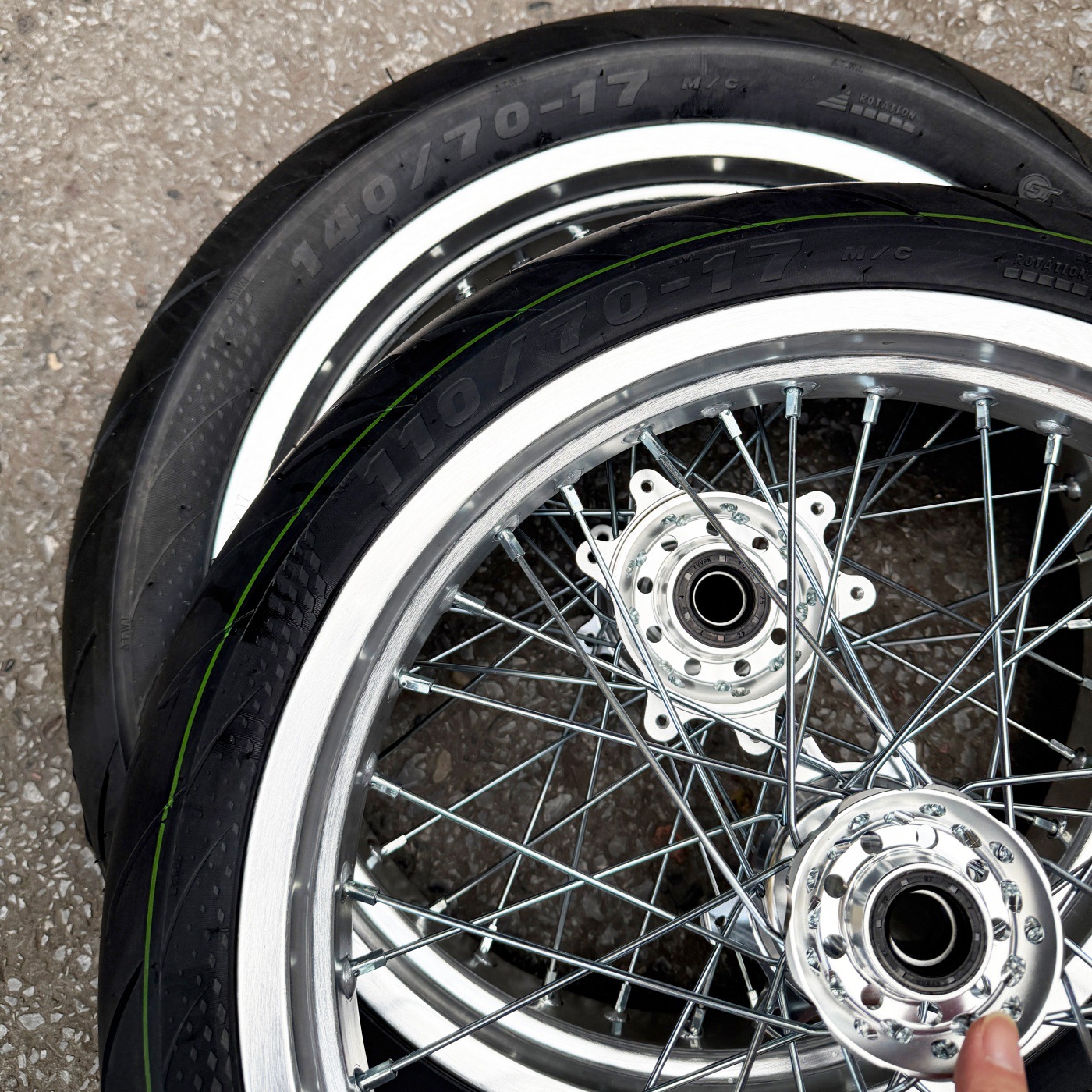 Suitable for Qiu Long Ji Feng modified front 110/70-17 and rear 140/70-17 widened semi-hot-melt NK01 slick tire rims
