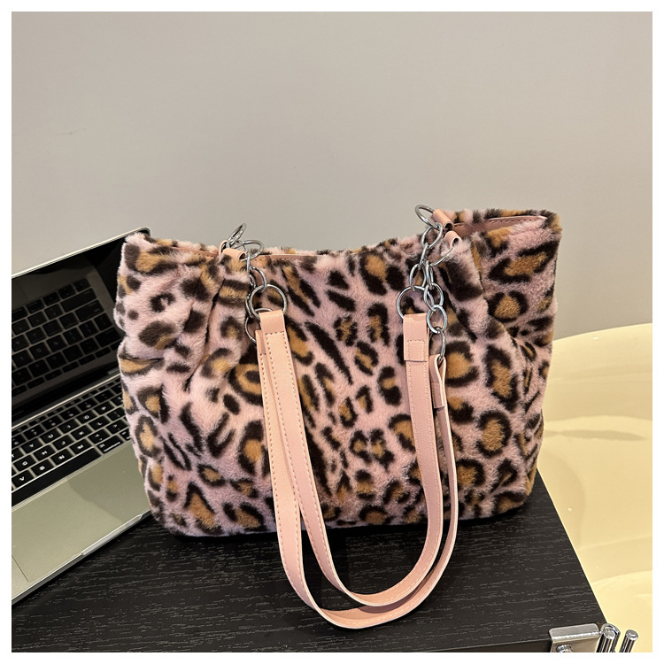 Estilo occidental estampado de leopardo de felpa cadena de moda este año personalizado todo-fósforo simple moda casual bolsa hombro bolsa de las axilas