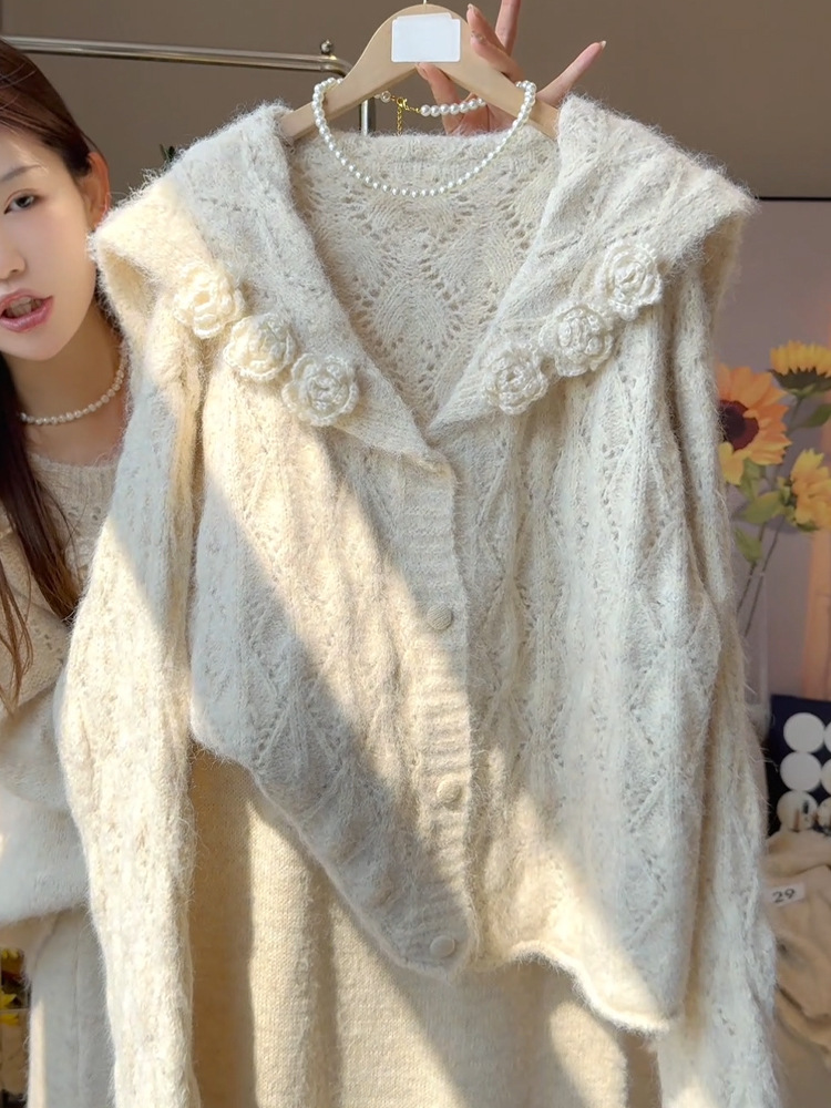 Three dimensional cardigan