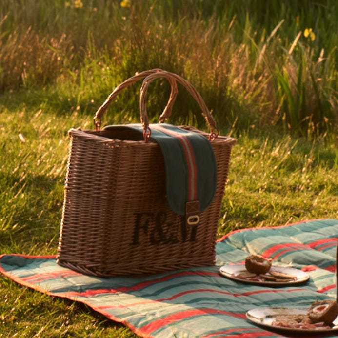Cesta de picnic de ratán personalizada de comercio exterior Aperitivos al aire libre Cesta de almacenamiento de vajilla Cesta de compras Cesta de frutas portátil Cesta de mimbre