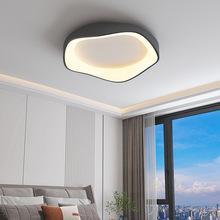 现代简约创意主卧室灯2025年新款网红房间led北欧极简家用吸顶灯