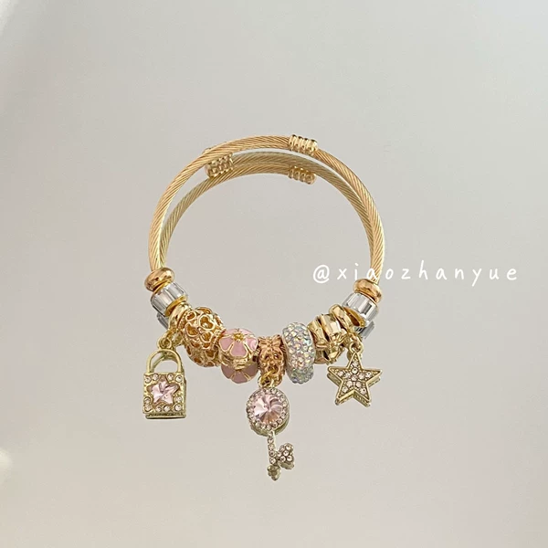 Fuchsia bracelet for keys